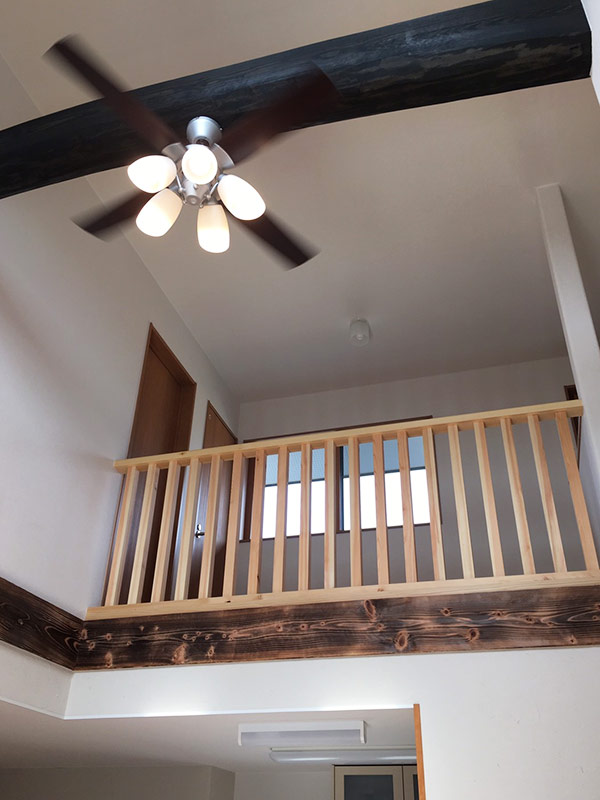 開放感ある吹き抜けの別荘｜タツケン